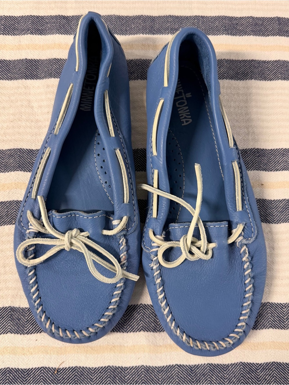 Minnetonka Blue Leather Moccasins Women’s 8.5 Driving Loafers Boat Shoes